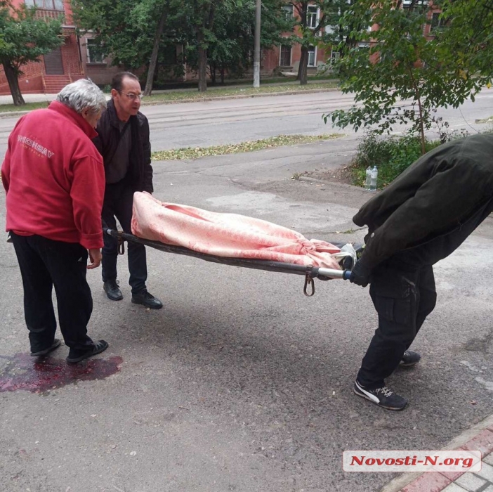 Біля житлового будинку в Миколаєві знайшли труп