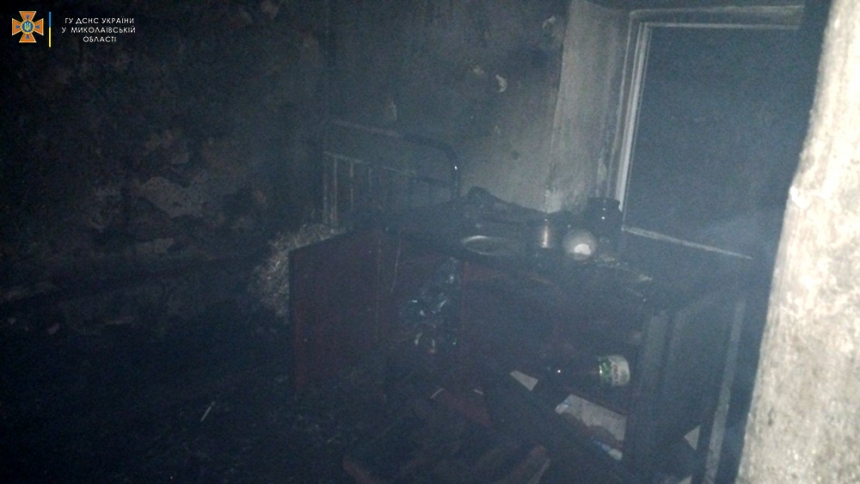 На Миколаївщині горіли два приватні будинки: в одному ледь не загинула людина