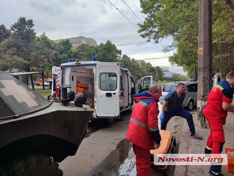 У центрі Миколаєва зіткнулися дві БРДМ — постраждало 6 осіб