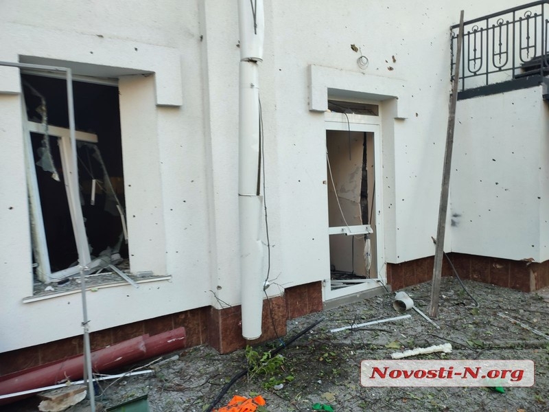 Ночью Николаев подвергся мощным обстрелам: пострадали жилые дома и объекты инфраструктуры