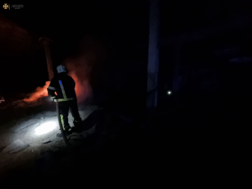 В Николаеве вследствие обстрела загорелся склад