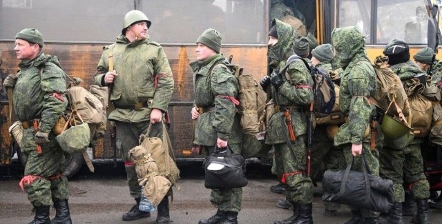 РФ может принудительно мобилизовать не менее 80 000 украинцев из оккупированных территорий