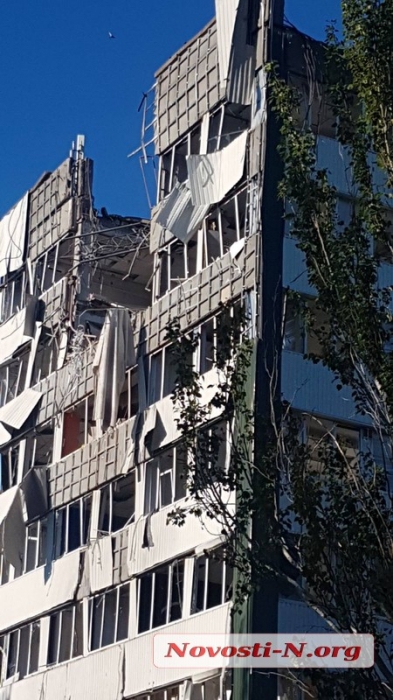 У Миколаєві російська ракета зруйнувала офісну будівлю