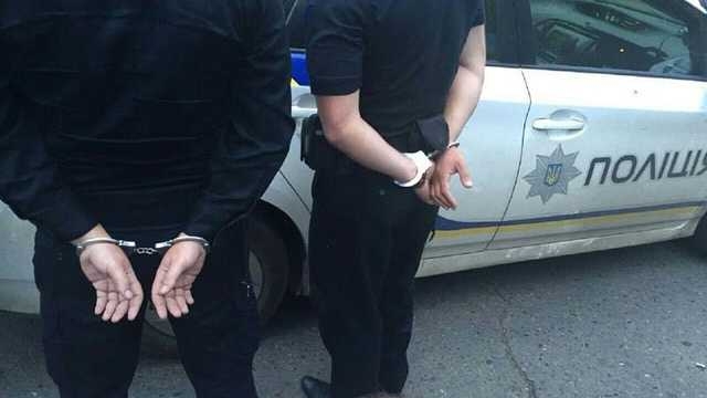 Николаевские полицейские за взятку отпустили пьяного водителя: им сообщили о подозрении