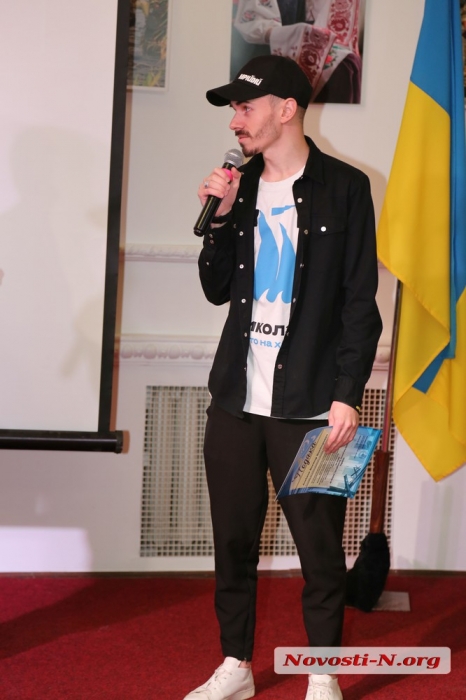 У Миколаївському театрі вручили грамоти та показали концерт до 85-річчя Миколаївської області (фоторепортаж)