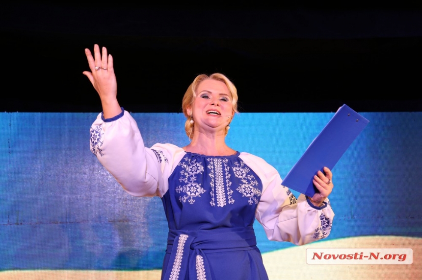 У Миколаївському театрі вручили грамоти та показали концерт до 85-річчя Миколаївської області (фоторепортаж)