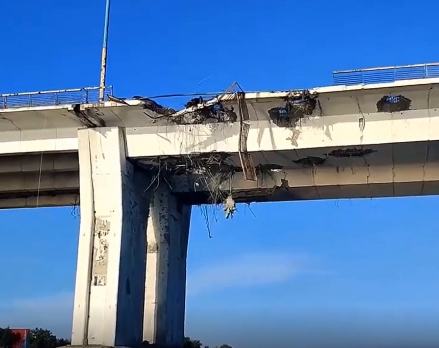 Появилось видео актуального состояние Антоновского моста после обстрелов ВСУ