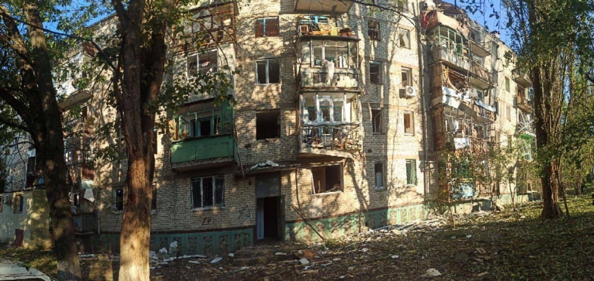 В Николаеве ракета упала во дворе пятиэтажки: появились фото последствий