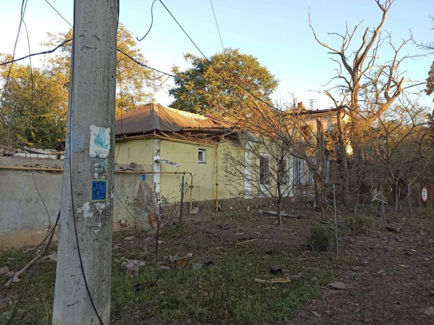В Николаеве ракета упала во дворе пятиэтажки: появились фото последствий