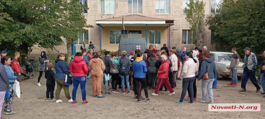 В прифронтовое село Николаевской области привезли «гуманитарку» (фото)