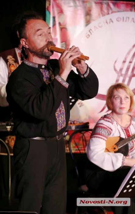 У Миколаївському театрі для глядачів пролунали українські пісні (фото)