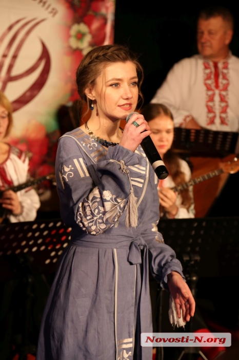 В Николаевском театре для зрителей прозвучали украинские песни (фото)