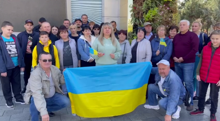 Переселенцы из оккупированной Снигиревки выступили против «референдума» (видео)