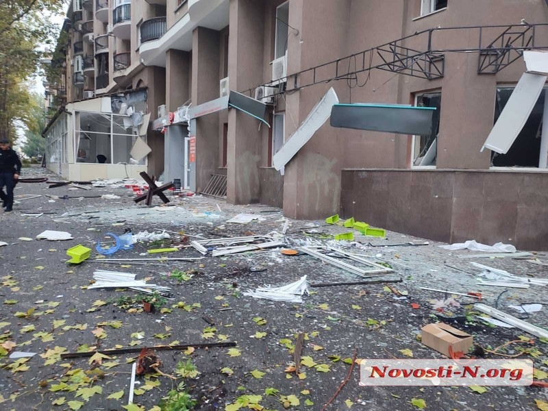 Враг обстрелял Николаев из «Торнадо-С» и «Смерча»: фото и видео последствий ночных обстрелов