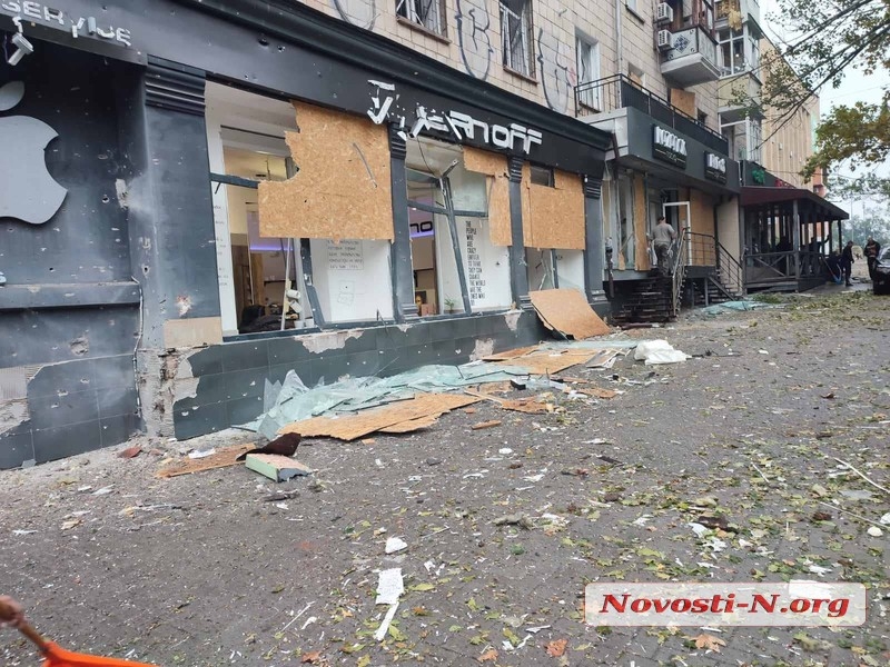 Враг обстрелял Николаев из «Торнадо-С» и «Смерча»: фото и видео последствий ночных обстрелов