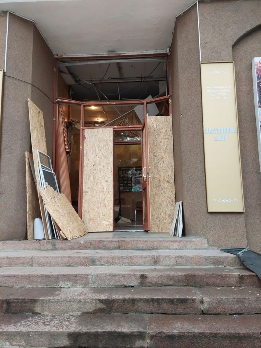 В Николаеве в результате обстрела пострадал городской Дворец культуры и искусств (фото)