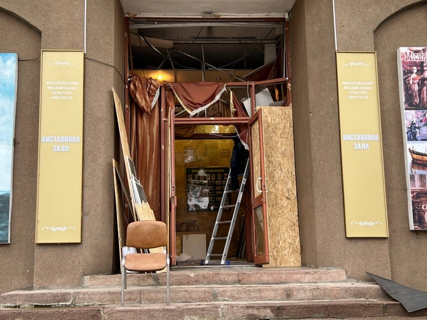 У Миколаєві внаслідок обстрілу постраждав міський Палац культури та мистецтв (фото)