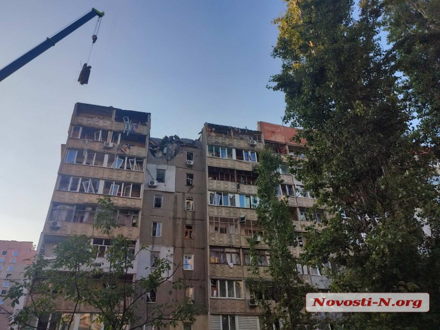 Ночью российские ракеты накрыли спальный квартал в Николаеве: множественные разрушения (фото, видео)