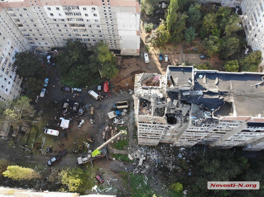 Появились фото и видео разрушенной оккупантами многоэтажки, снятые с высоты птичьего полета