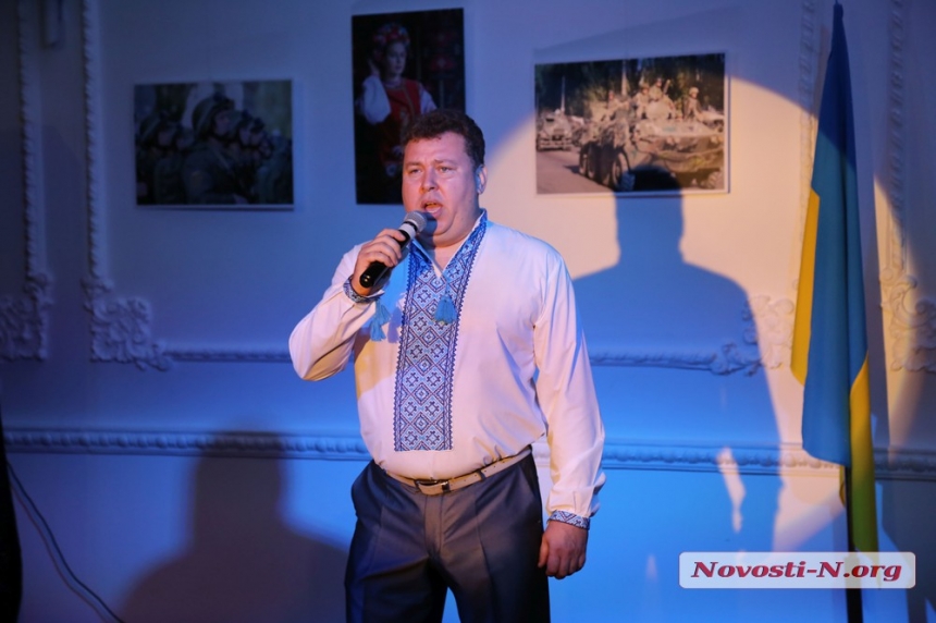 Николаевские артисты подарили концертную программу ко Дню учителя (фоторепортаж)