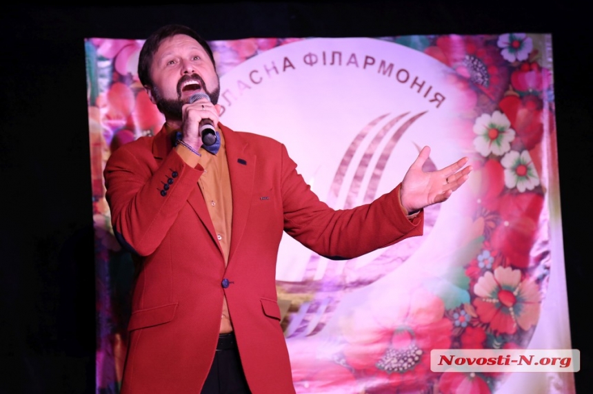 С уважением к учителю: артисты филармонии сыграли концерт николаевским педагогам (фото)