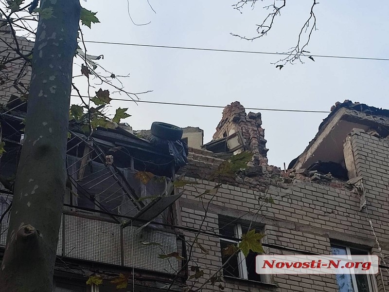 Російська ракета влучила по житловому будинку в центрі Миколаєва (фото, відео)