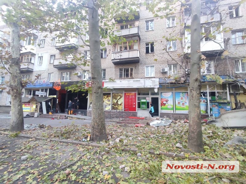 Российская ракета попала в жилой дом в центре Николаева (фото, видео)