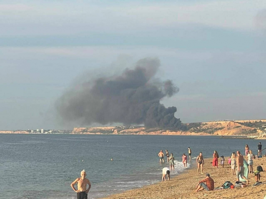 На військовому аеродромі Бельбек у Криму стався сильний вибух. Відео