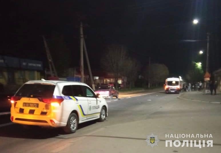 У Первомайську зіткнулися «Рено» та мотоцикл: 16-річного підлітка доставлено до лікарні