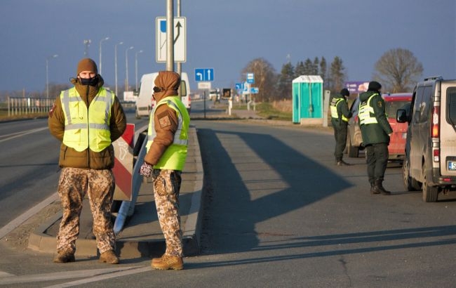 Очередь на несколько дней: российские пограничники не выпускают украинцев в ЕС