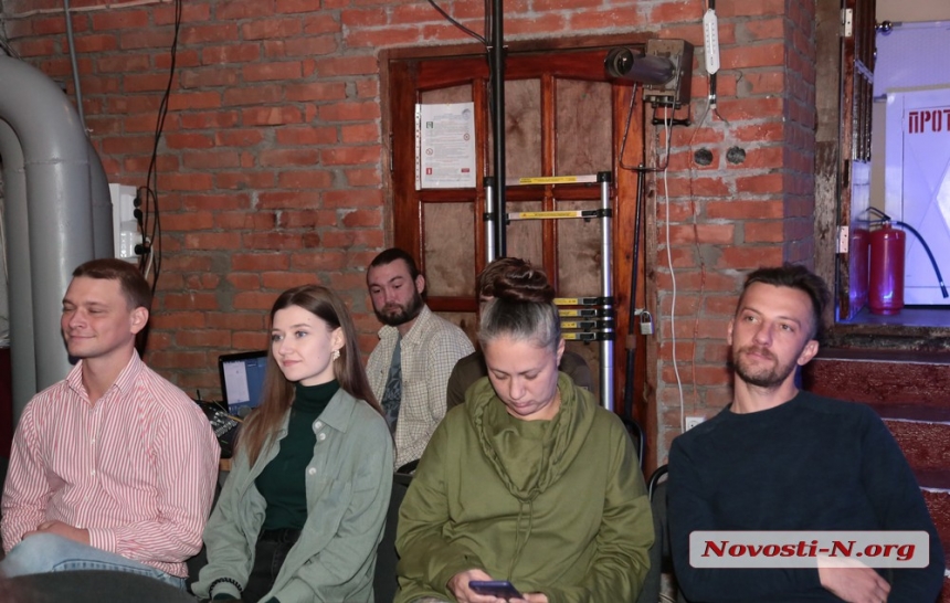  В Николаеве на сцене в укрытии показали фильм, призывающий к солидарности через музыку 