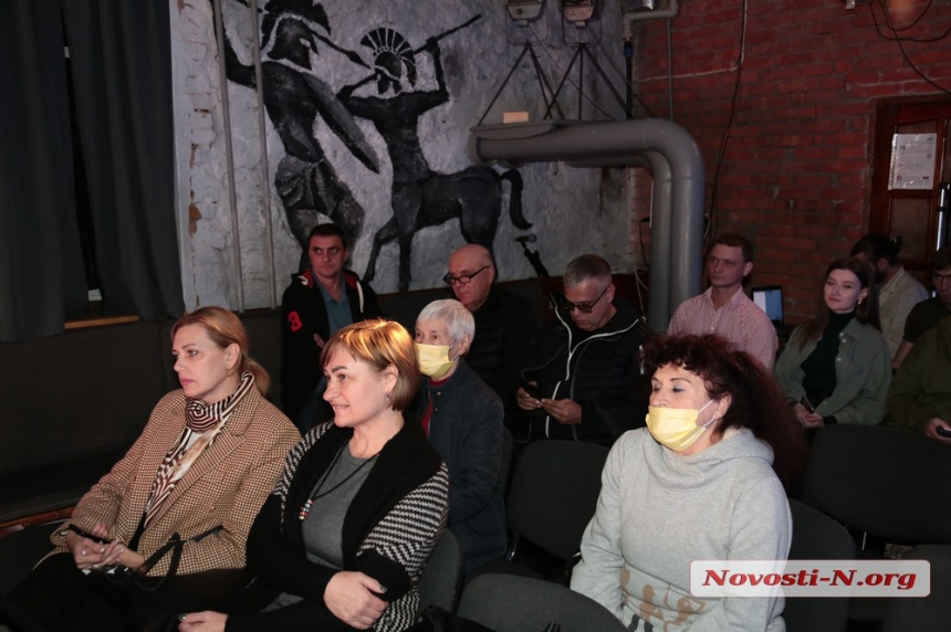 У Миколаєві на сцені в укритті показали фільм, який закликає до солідарності через музику