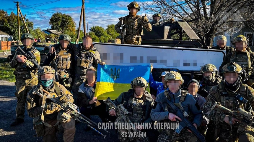 Украинские десантники показали видео из освобожденной деревни в Херсонской области