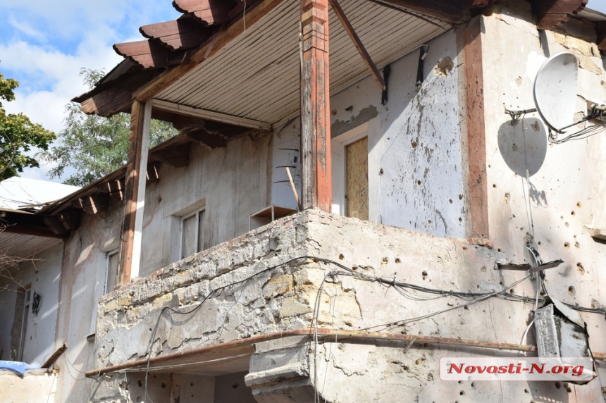 У Миколаєві мешканці потерпілого під час обстрілу будинку не хочуть, щоб його визнавали аварійним (фото, відео)