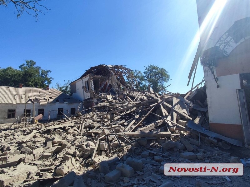 Окупанти повністю зруйнували дві школи у Миколаєві, ще чотири пошкоджено