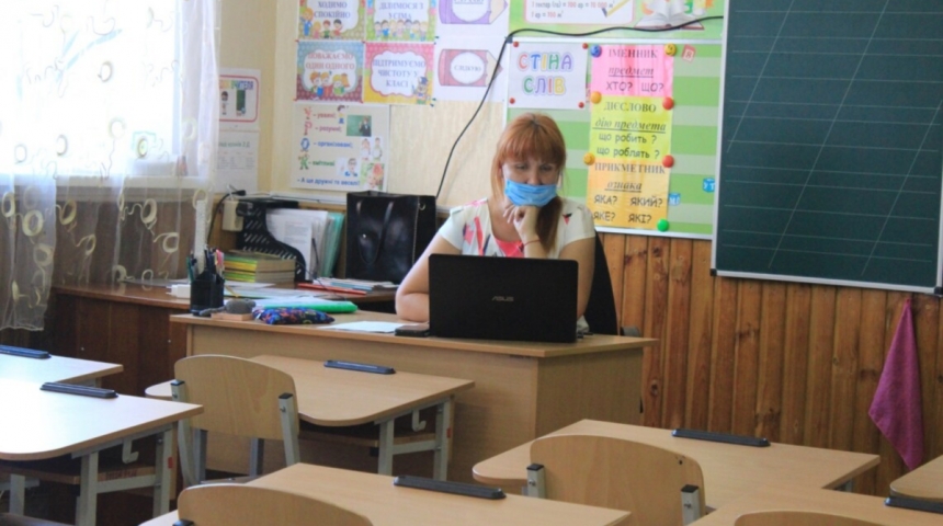 Усі школи України до кінця тижня переходять на дистанційне навчання