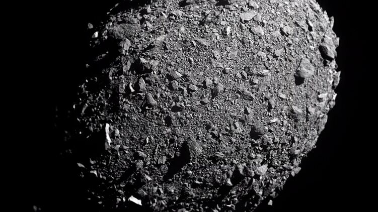 NASA вдало збили величезний астероїд за 11 млн кілометрів від Землі