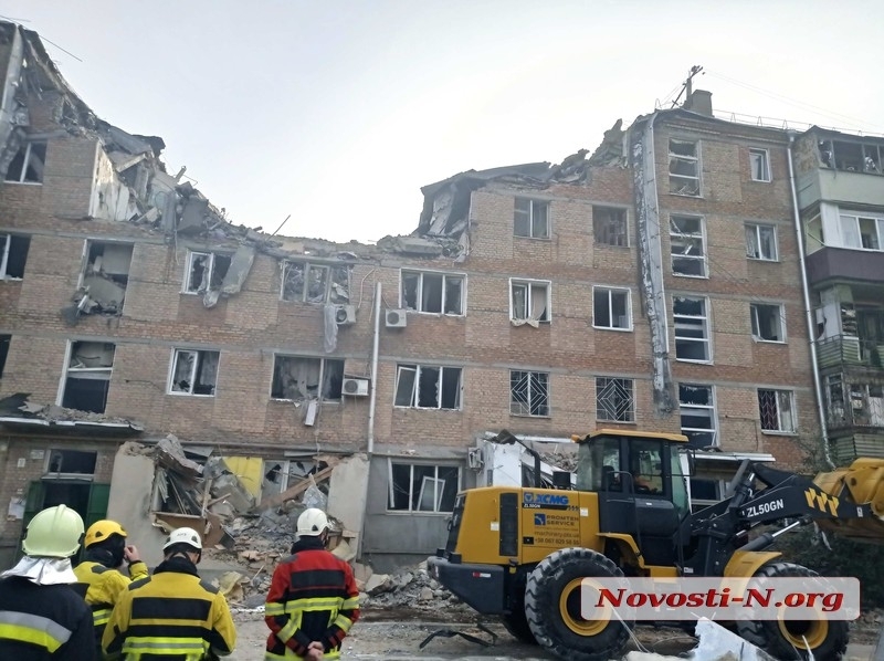 Обстрел пятиэтажки в Николаеве: из-под завалов извлекли тела двух погибших жителей