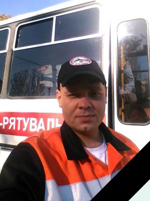 Внаслідок обстрілу човнової станції у Миколаєві загинув 34-річний рятувальник Павло Кацан