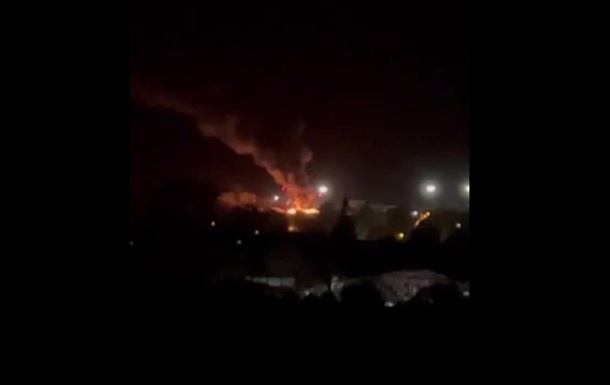 В поселке Белгородской области РФ произошли взрывы на складе с боеприпасами (видео)