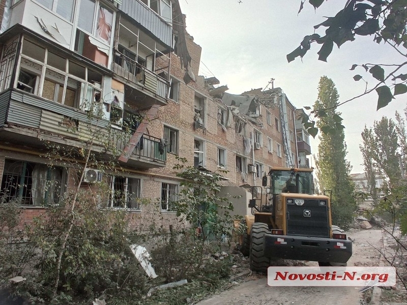 У Миколаєві з-під завалів обстріляної п'ятиповерхівки дістали тіло останнього загиблого