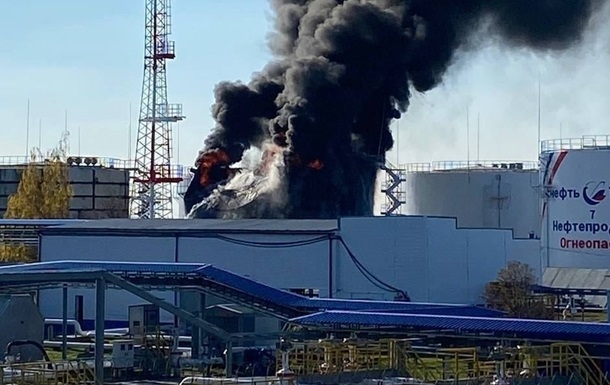 У Білгородській області горить нафтобаза