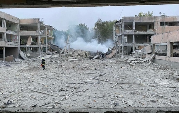 В Запорожской области россияне разрушили две школы, - ОВА