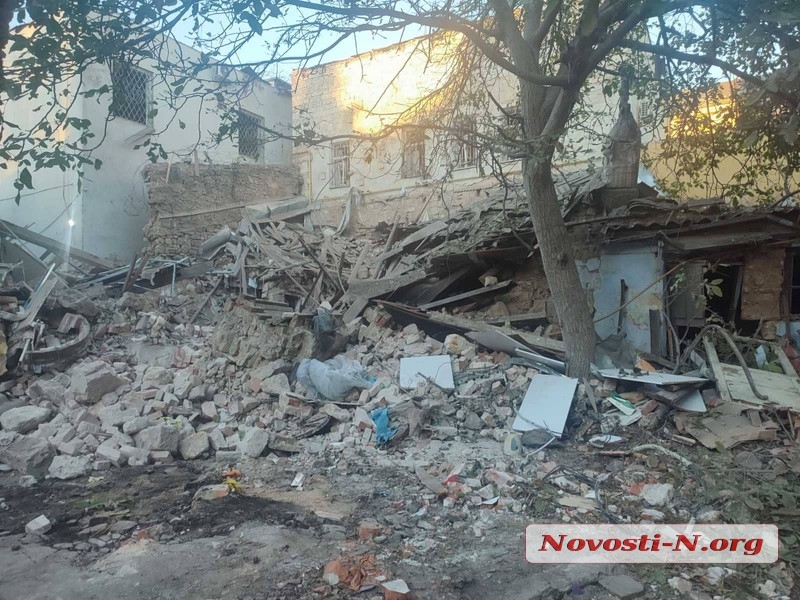 Обстріл житлового будинку у Миколаєві: рятувальні роботи завершено (фото, відео)
