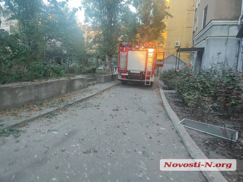 Обстріл житлового будинку у Миколаєві: рятувальні роботи завершено (фото, відео)