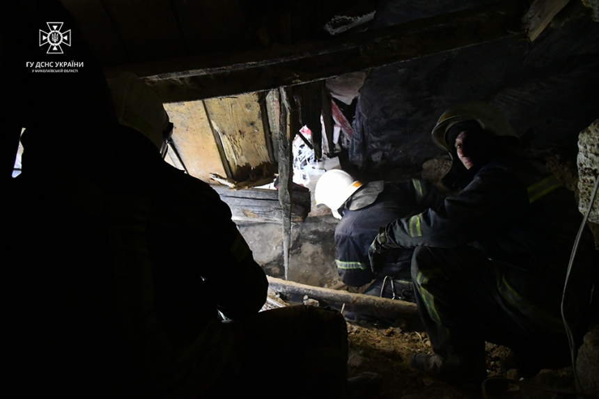 Рятувальники показали, як розбирали завали у Миколаєві (фото, відео)