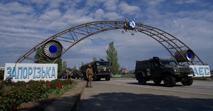 Российские войска бегут из Энергодара с награбленным (фото)