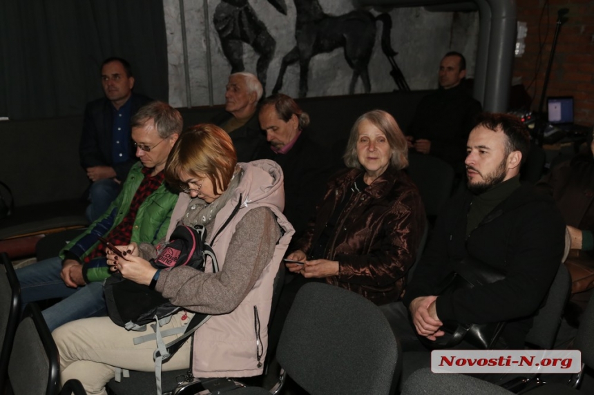 Артисты Херсонского театра порадовали николаевцев спектаклем и борщом (фоторепортаж)