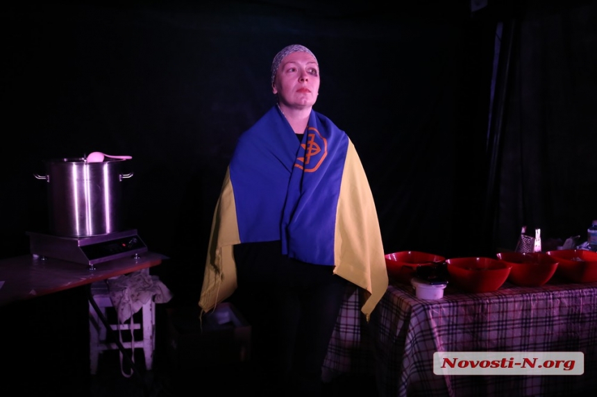 Артисты Херсонского театра порадовали николаевцев спектаклем и борщом (фоторепортаж)