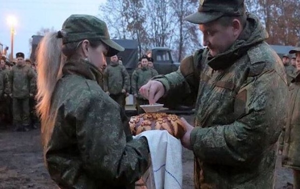 У Білорусі військових РФ зустрічають із хлібом-сіллю